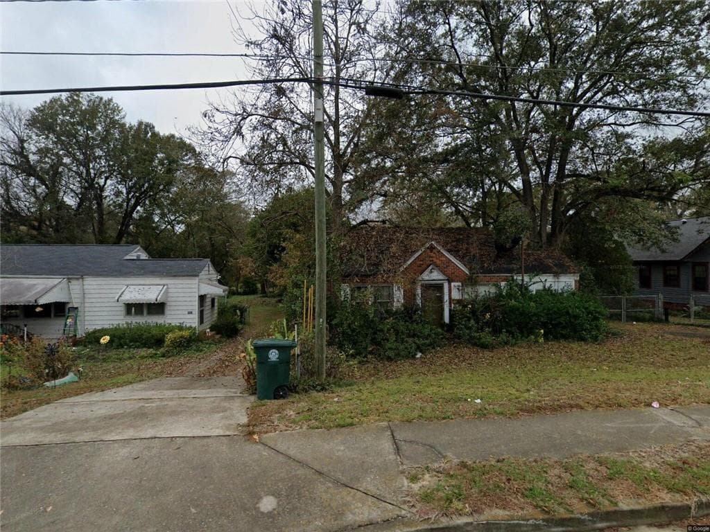 2 bedroom, 1 bathroom, 1,078 sq ft single family residence for sale at 1575 Burton Avenue, Macon, GA 31204