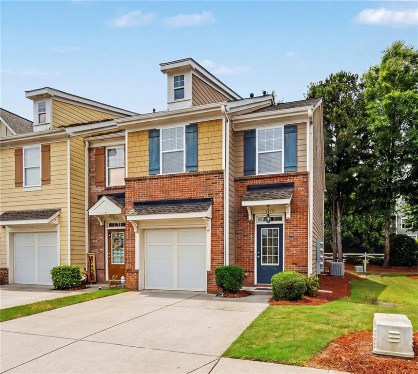3 bedroom, 3 bathroom, 1,696 sq ft townhouse under contract at 2091 Lakeshore Overlook Drive, Kennesaw, GA 30152 — photo 2