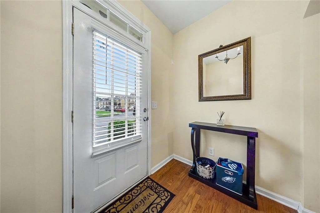 3 bedroom, 3 bathroom, 1,696 sq ft townhouse under contract at 2091 Lakeshore Overlook Drive, Kennesaw, GA 30152 — photo 3