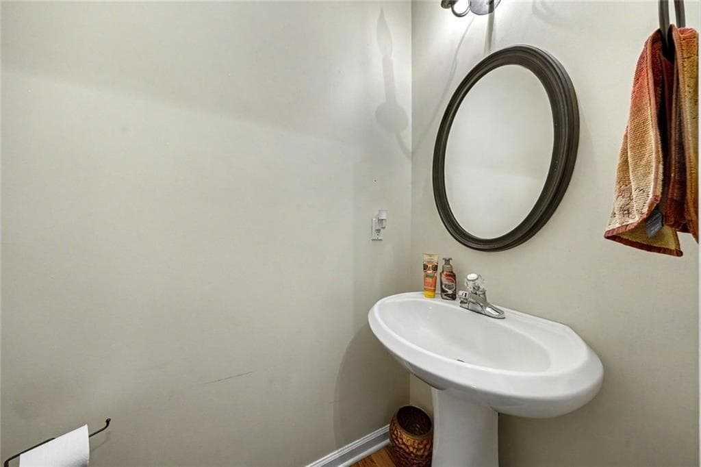 3 bedroom, 3 bathroom, 1,696 sq ft townhouse under contract at 2091 Lakeshore Overlook Drive, Kennesaw, GA 30152 — photo 4