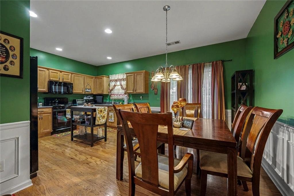 3 bedroom, 3 bathroom, 1,696 sq ft townhouse under contract at 2091 Lakeshore Overlook Drive, Kennesaw, GA 30152 — photo 8