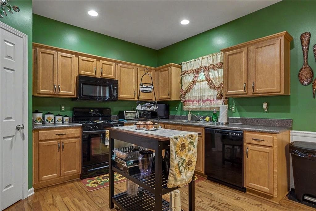 3 bedroom, 3 bathroom, 1,696 sq ft townhouse under contract at 2091 Lakeshore Overlook Drive, Kennesaw, GA 30152 — photo 9