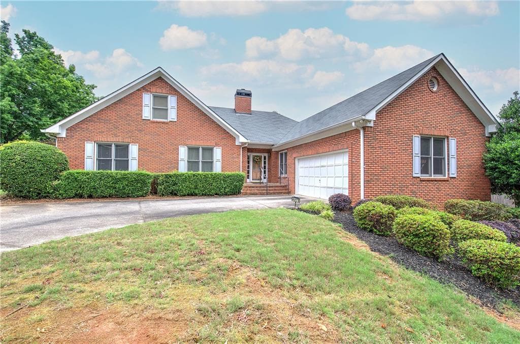 5 bedroom, 4 bathroom, 2,795 sq ft single family residence for sale at 4975 Hamby Road, Acworth, GA 30102