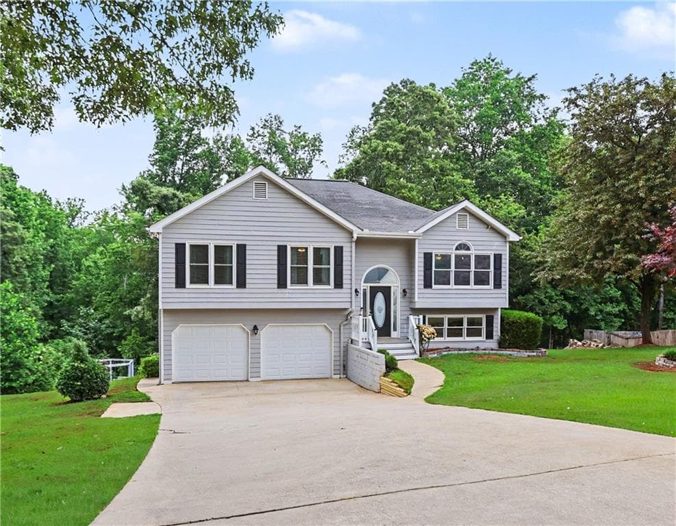 5 bedroom, 3 bathroom, 2,240 sq ft single family residence for sale at 5643 Pipsissewa Drive, Flowery Branch, GA 30542 — photo 2