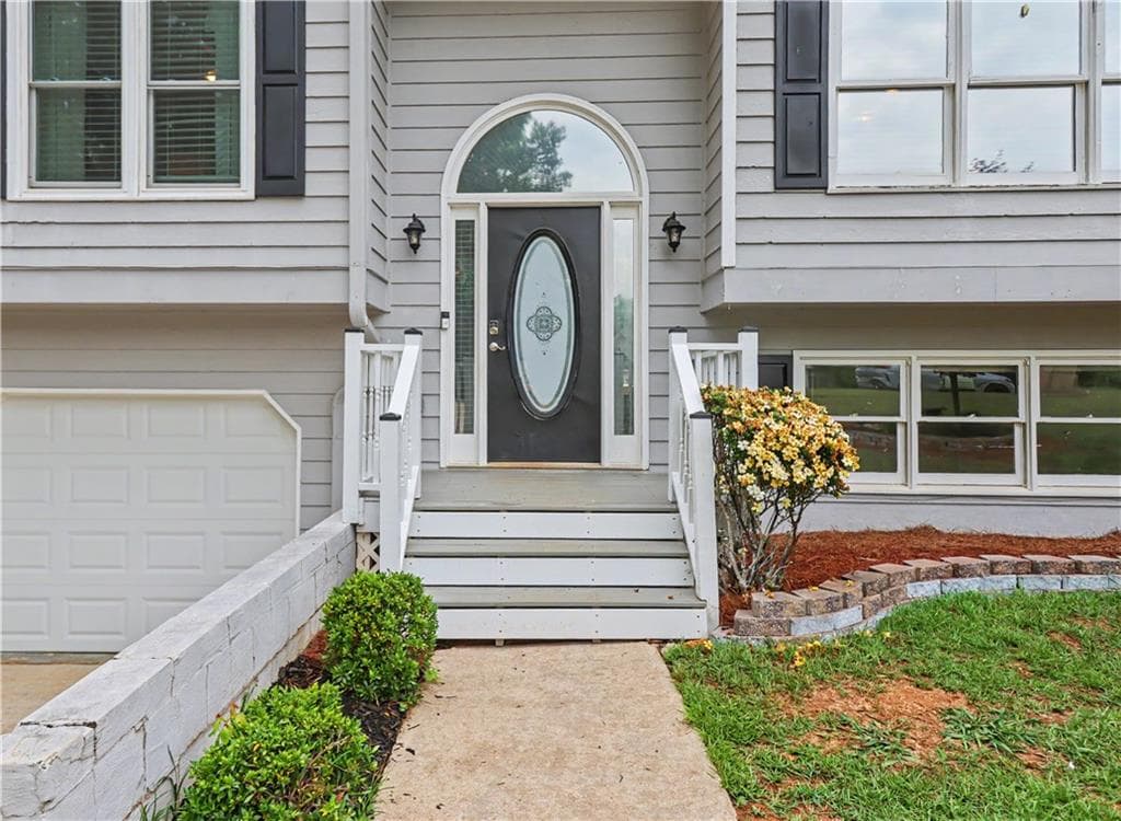 5 bedroom, 3 bathroom, 2,240 sq ft single family residence for sale at 5643 Pipsissewa Drive, Flowery Branch, GA 30542 — photo 3