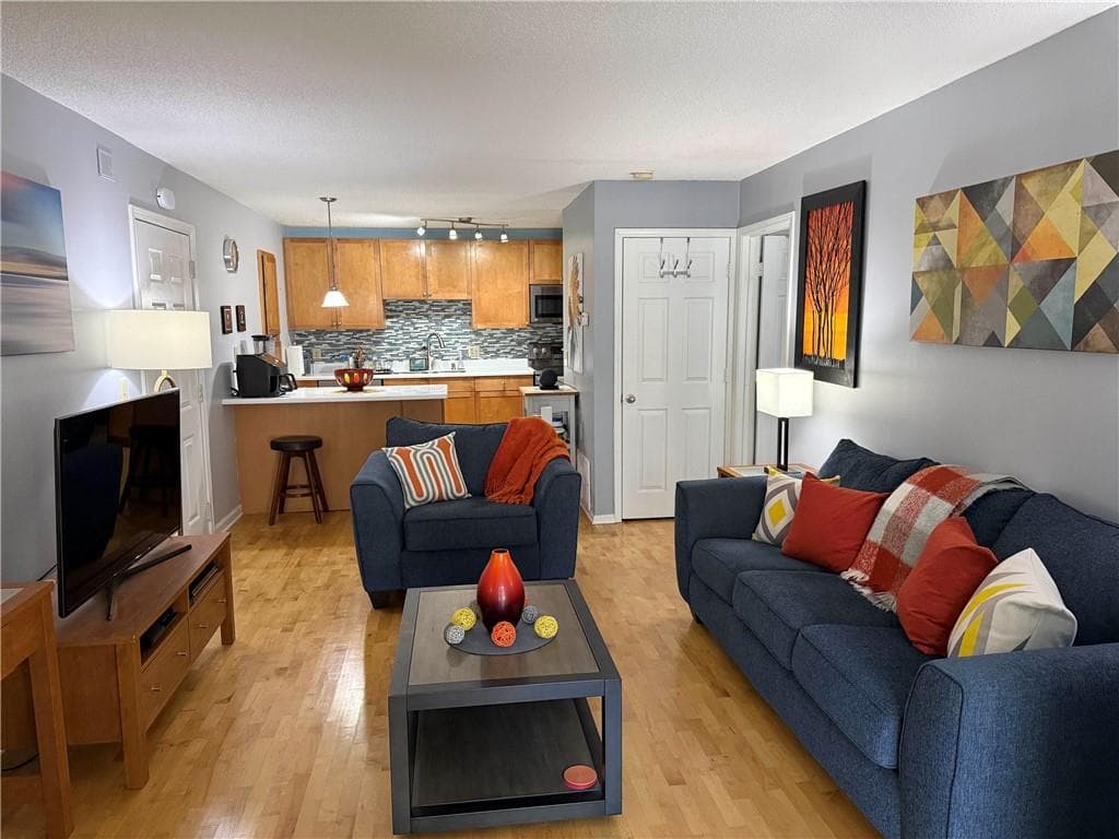 1 bedroom, 1 bathroom, 1,000 sq ft condominium sold at 2657 Lenox Road B23, Atlanta, GA 30324