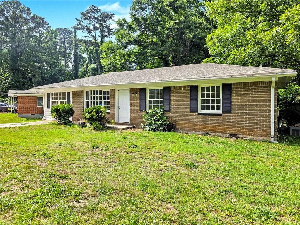 4 bedroom, 2 bathroom, 1,924 sq ft single family residence under contract at 1350 Lori Court, Conley, GA 30288 — photo 3