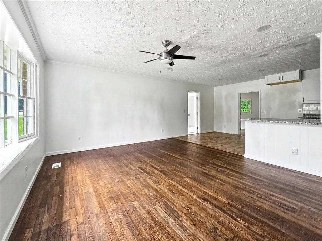 4 bedroom, 2 bathroom, 1,924 sq ft single family residence under contract at 1350 Lori Court, Conley, GA 30288 — photo 5