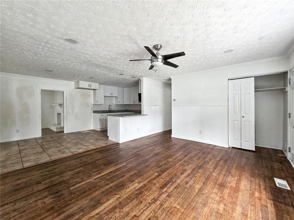 4 bedroom, 2 bathroom, 1,924 sq ft single family residence under contract at 1350 Lori Court, Conley, GA 30288 — photo 6