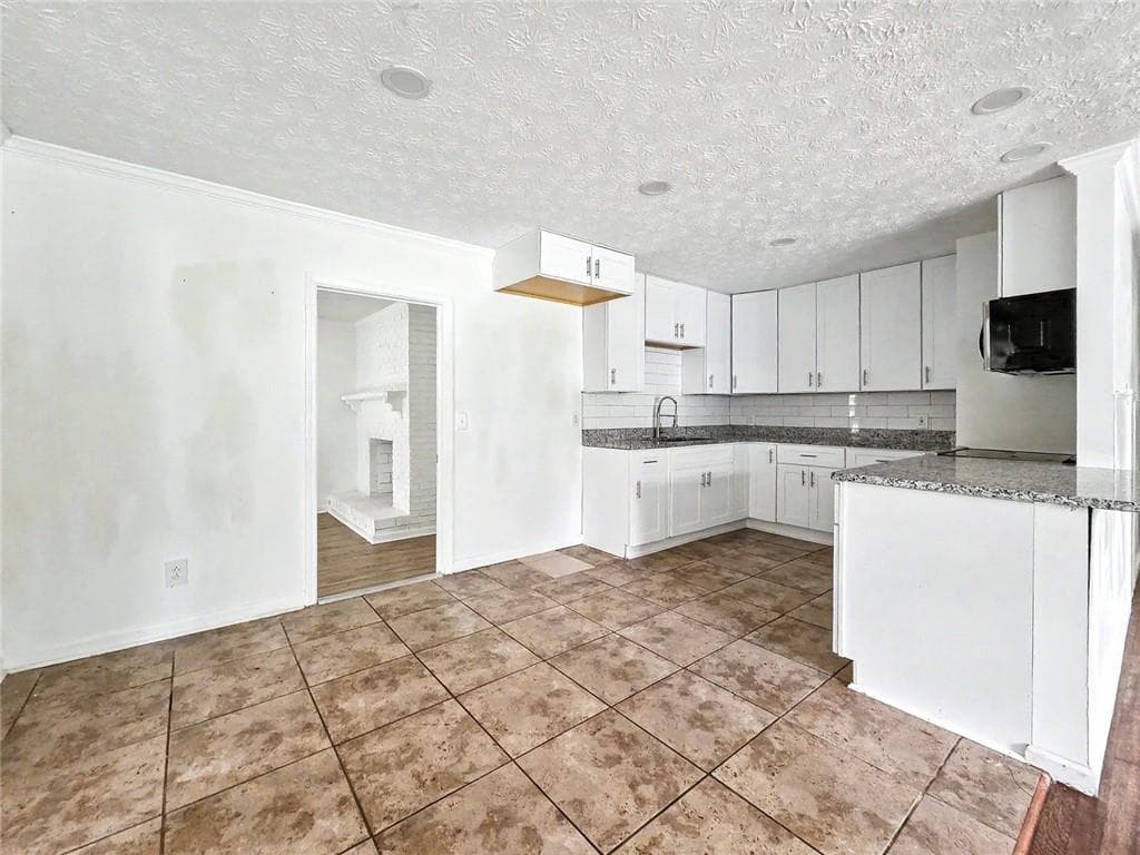 4 bedroom, 2 bathroom, 1,924 sq ft single family residence under contract at 1350 Lori Court, Conley, GA 30288 — photo 7
