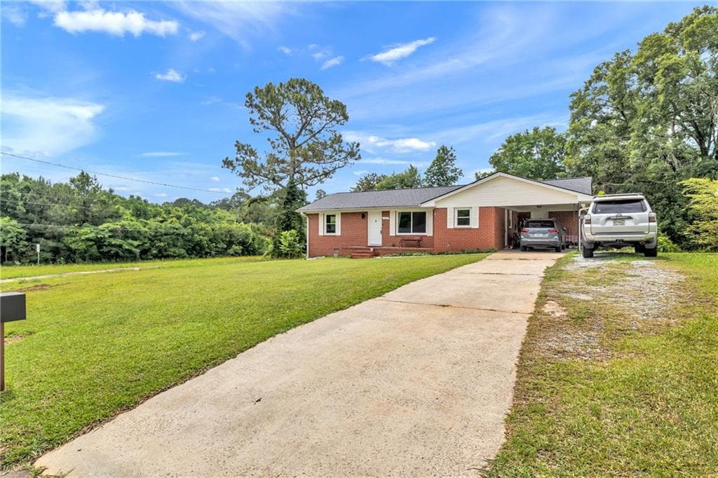 3 bedroom, 2 bathroom, 1,055 sq ft single family residence for sale at 1104 Parkview Drive, Griffin, GA 30224 — photo 2