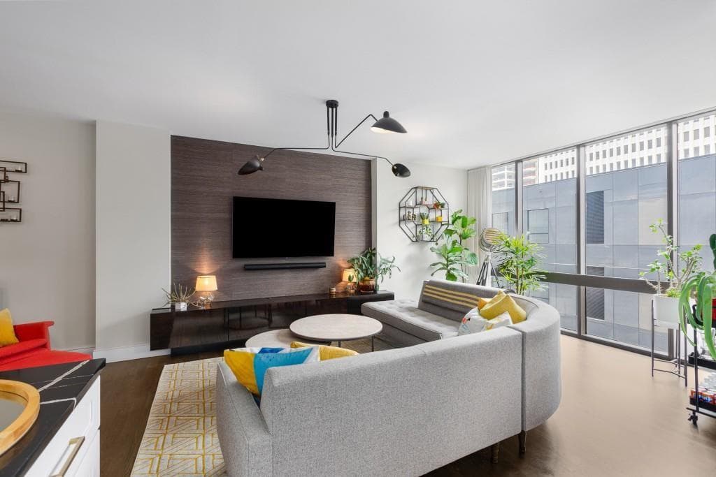 2 bedroom, 2 bathroom, 1,460 sq ft condominium for sale at 145 15th Street 826, Atlanta, GA 30309 — photo 1 of 18