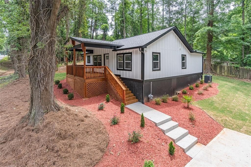 3 bedroom, 2 bathroom, 1,090 sq ft single family residence for sale at 1881 Sylvia Street, Austell, GA 30106 — photo 3