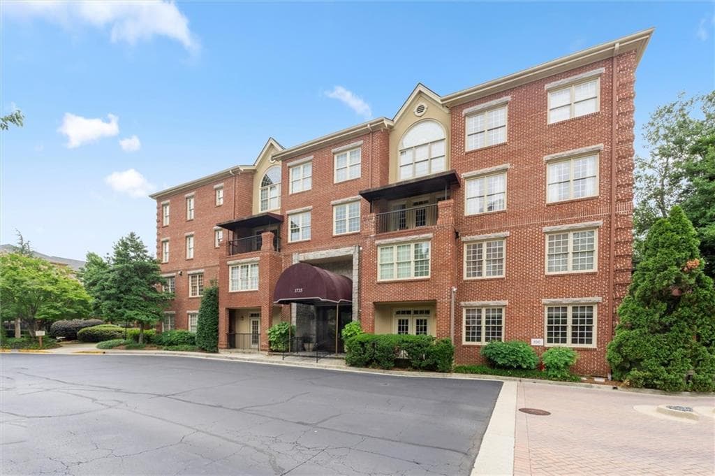 1 bedroom, 1 bathroom, 1,114 sq ft condominium under contract at 1735 Peachtree Street 404, Atlanta, GA 30309