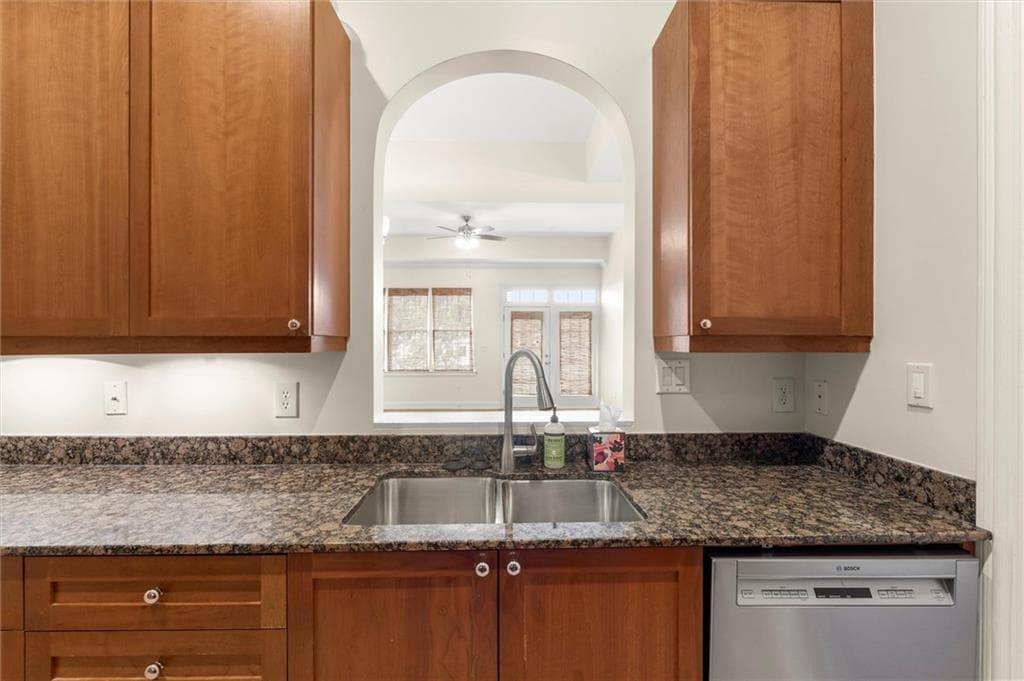 1 bedroom, 1 bathroom, 1,114 sq ft condominium under contract at 1735 Peachtree Street 404, Atlanta, GA 30309 — photo 6