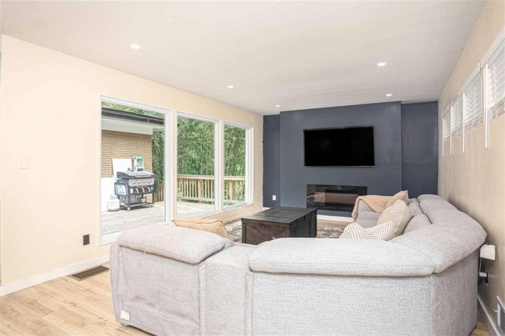 3 bedroom, 3 bathroom, 1,875 sq ft single family residence for sale at 2781 Rollingwood Lane, Atlanta, GA 30316 — photo 5