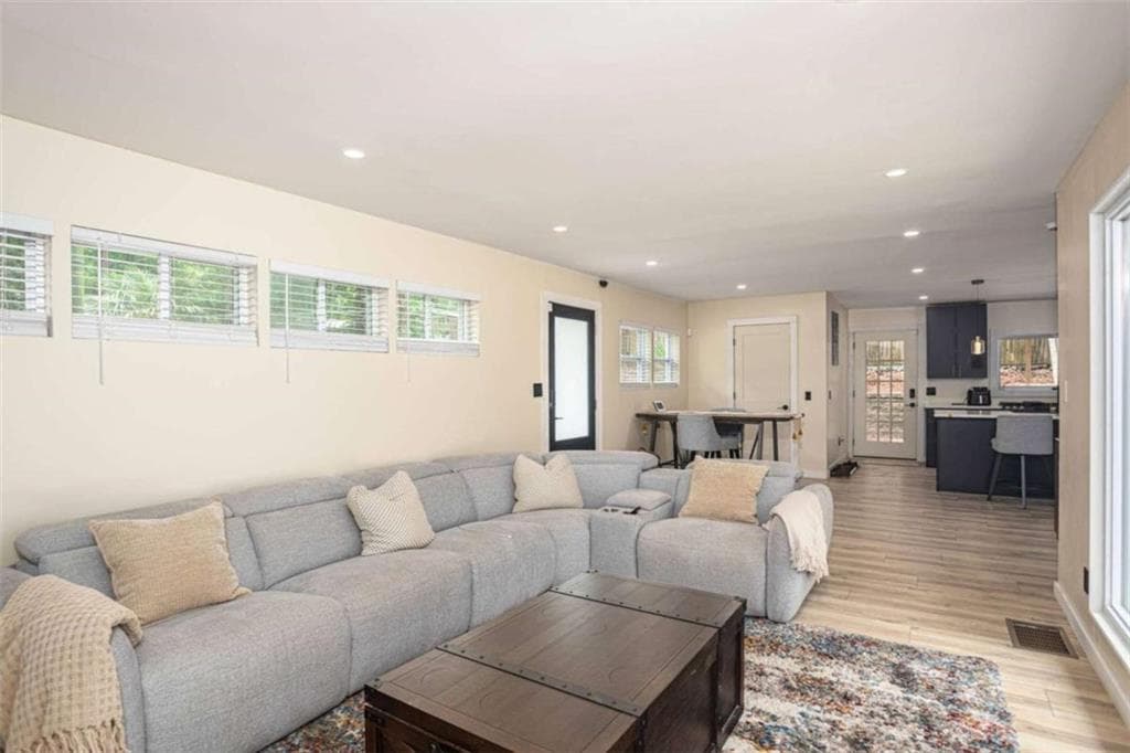 3 bedroom, 3 bathroom, 1,875 sq ft single family residence for sale at 2781 Rollingwood Lane, Atlanta, GA 30316 — photo 6