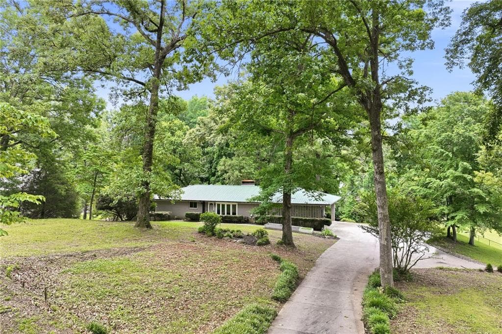 4 bedroom, 4 bathroom, 2,556 sq ft single family residence for sale at 3334 Little Circle, Gainesville, GA 30506 — photo 4