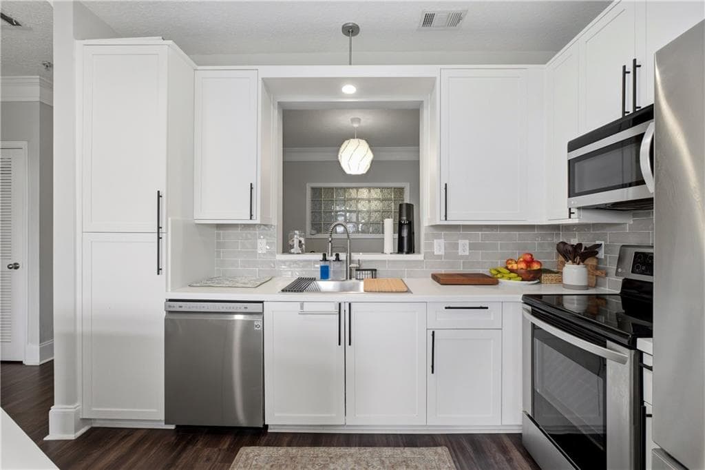 2 bedroom, 2 bathroom, 1,155 sq ft condominium for sale at 400 17th Street 2407, Atlanta, GA 30363 — photo 8
