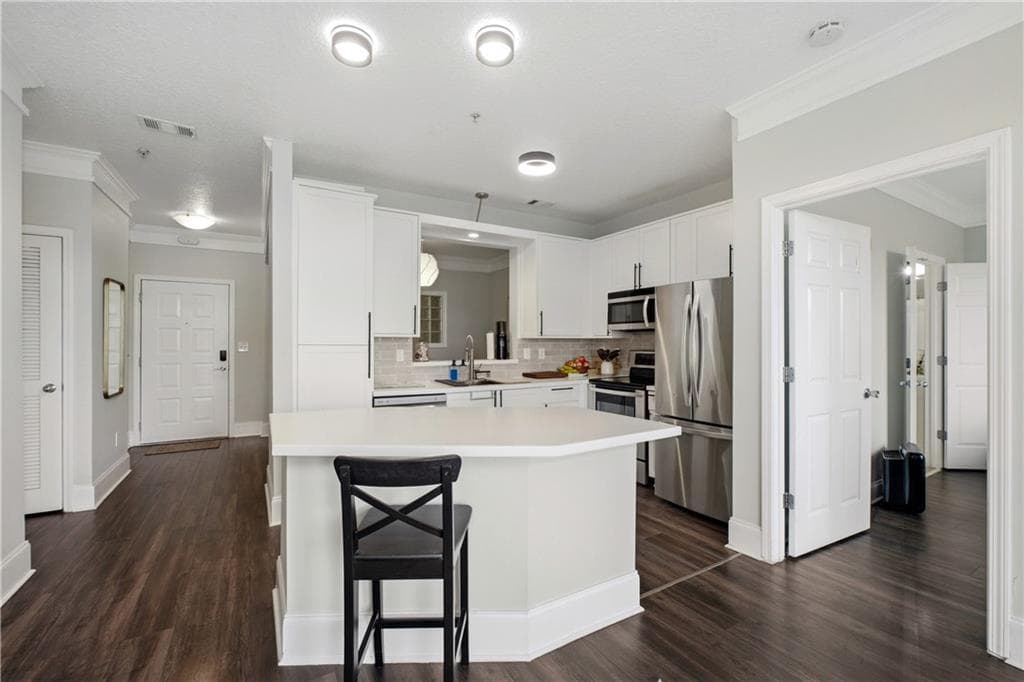 2 bedroom, 2 bathroom, 1,155 sq ft condominium for sale at 400 17th Street 2407, Atlanta, GA 30363