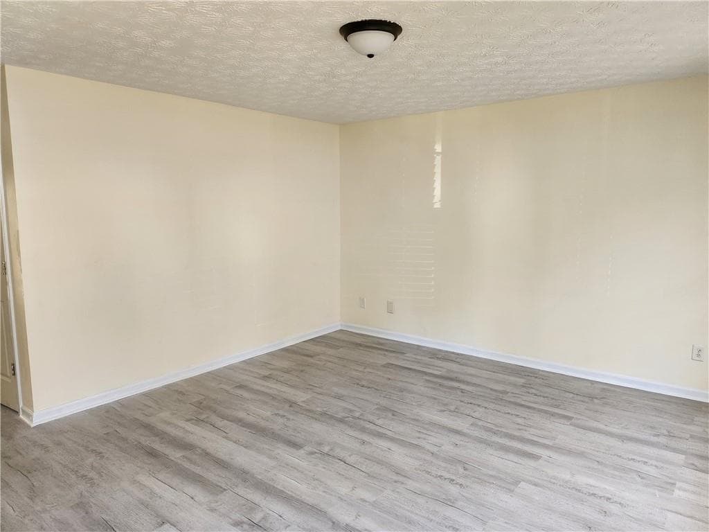 3 bedroom, 3 bathroom, 1,206 sq ft townhouse for sale at 2935 Fields Drive, Lithonia, GA 30038 — photo 2