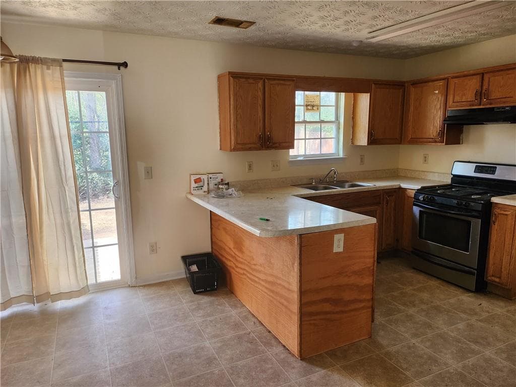 3 bedroom, 3 bathroom, 1,206 sq ft townhouse for sale at 2935 Fields Drive, Lithonia, GA 30038 — photo 4