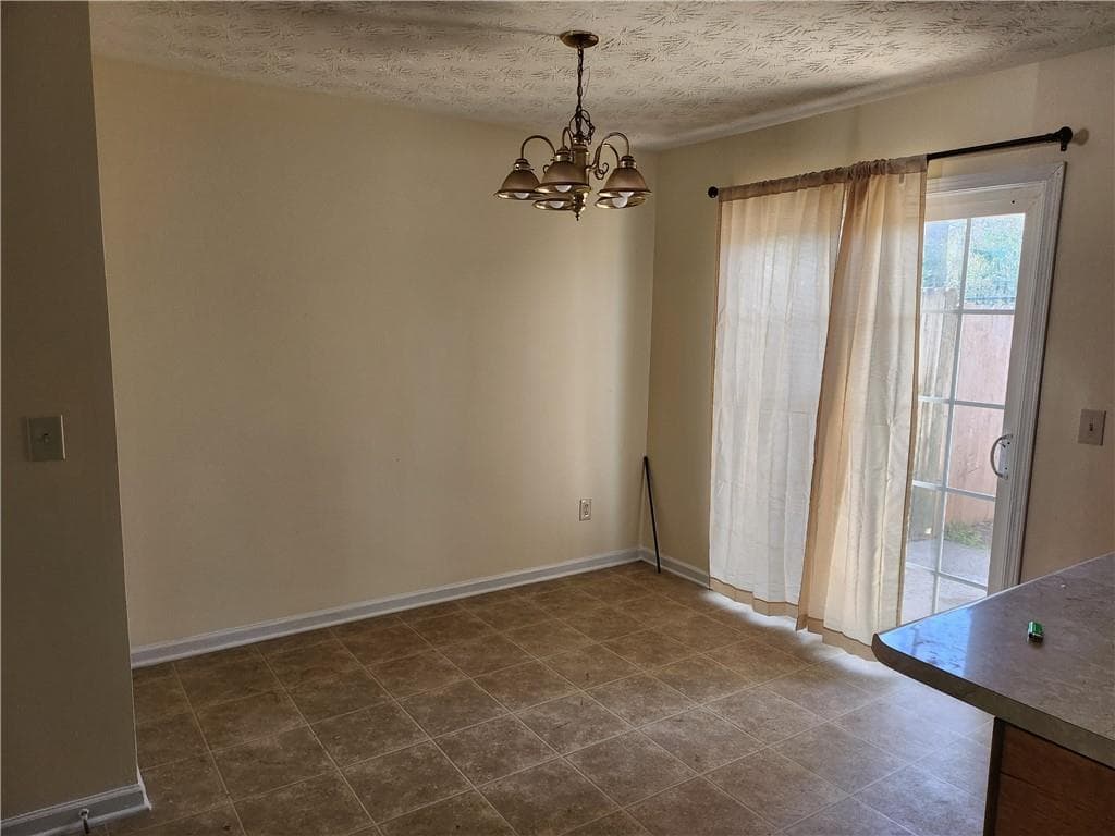 3 bedroom, 3 bathroom, 1,206 sq ft townhouse for sale at 2935 Fields Drive, Lithonia, GA 30038 — photo 5