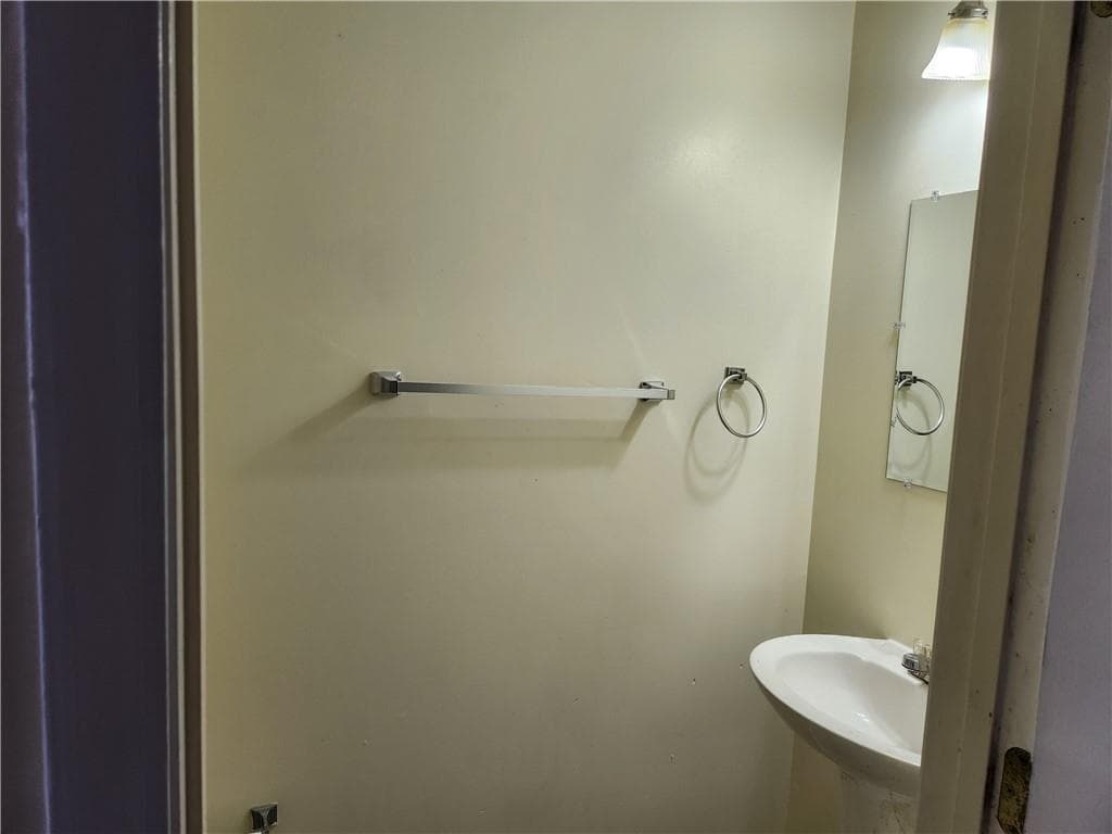 3 bedroom, 3 bathroom, 1,206 sq ft townhouse for sale at 2935 Fields Drive, Lithonia, GA 30038 — photo 6
