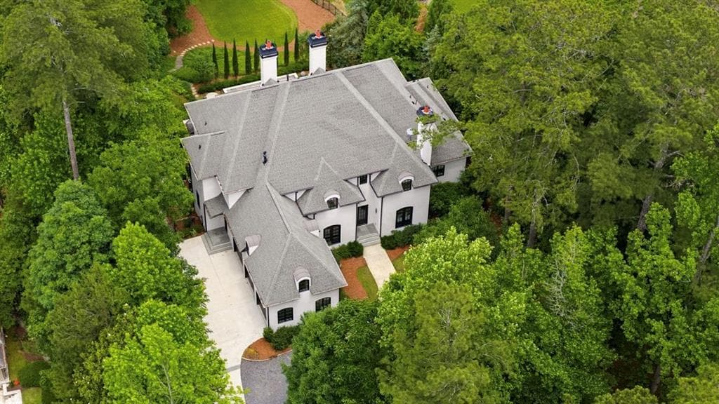 725 Londonberry Road, Atlanta, GA 30327 — most recent listing photo