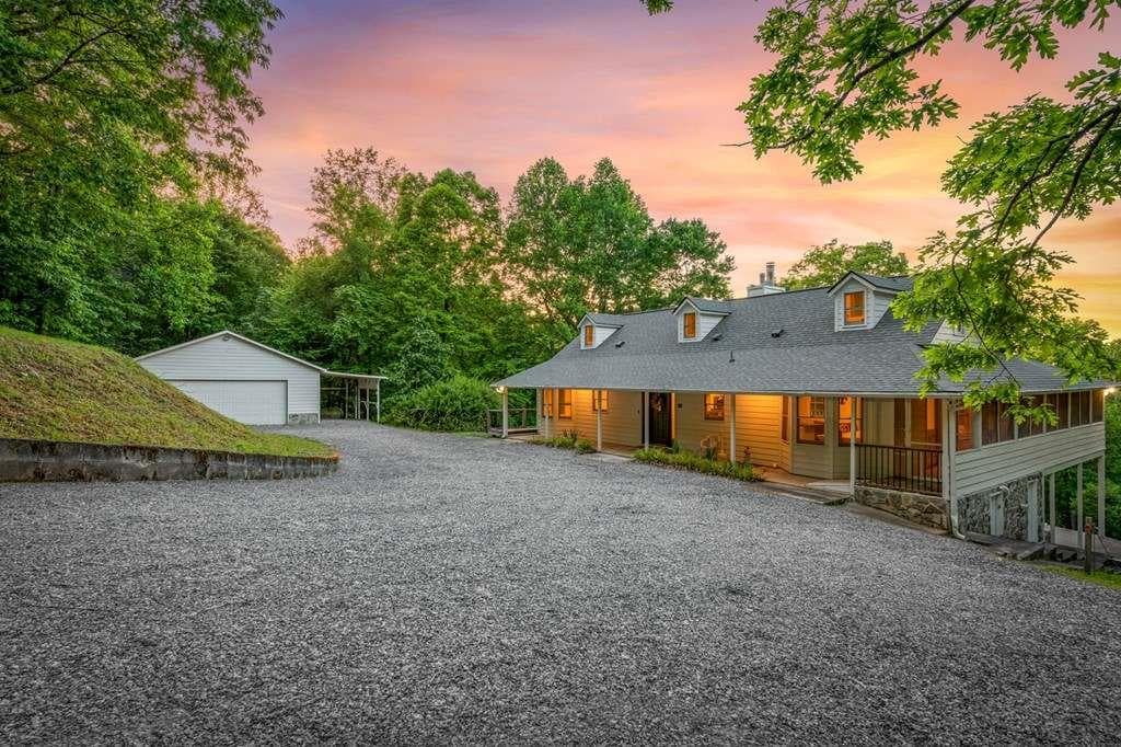 6 bedroom, 4 bathroom, 3,681 sq ft single family residence for sale at 760 River Bend Lane, Blue Ridge, GA 30513 — photo 7