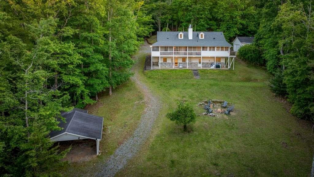 6 bedroom, 4 bathroom, 3,681 sq ft single family residence for sale at 760 River Bend Lane, Blue Ridge, GA 30513 — photo 10