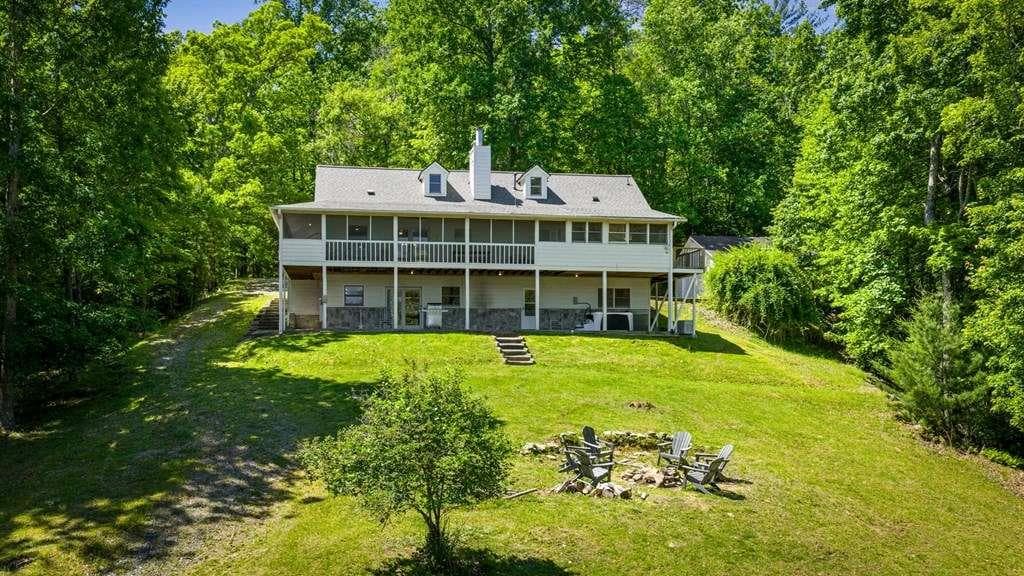 6 bedroom, 4 bathroom, 3,681 sq ft single family residence for sale at 760 River Bend Lane, Blue Ridge, GA 30513 — photo 2