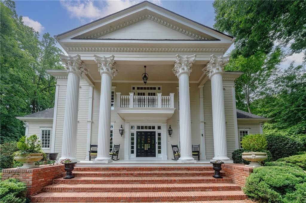 6 bedroom, 5 bathroom, 8,527 sq ft single family residence for sale at 510 Londonberry Road, Atlanta, GA 30327 — photo 3