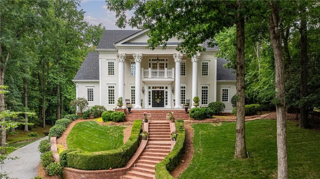 6 bedroom, 5 bathroom, 8,527 sq ft single family residence for sale at 510 Londonberry Road, Atlanta, GA 30327 — photo 5