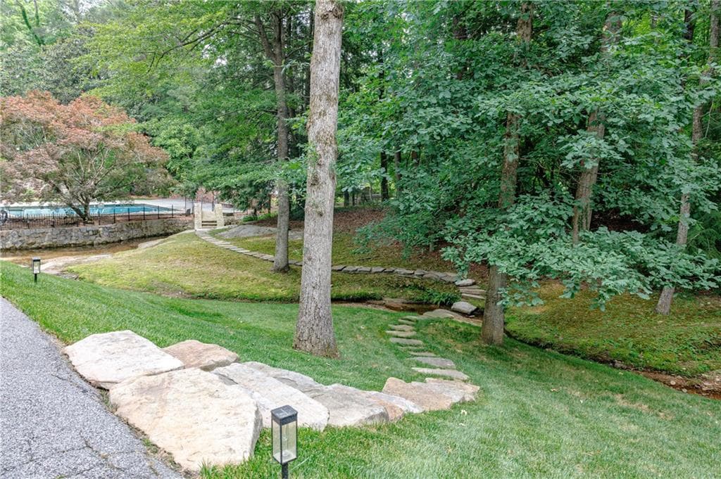 6 bedroom, 5 bathroom, 8,527 sq ft single family residence for sale at 510 Londonberry Road, Atlanta, GA 30327 — photo 10