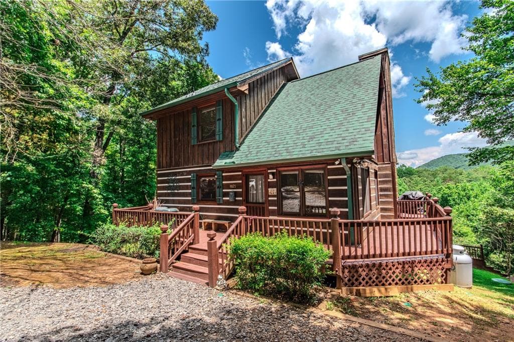 3 bedroom, 3 bathroom, 1,820 sq ft single family residence sold at 1023 Knollwood Road, Mineral Bluff, GA 30559