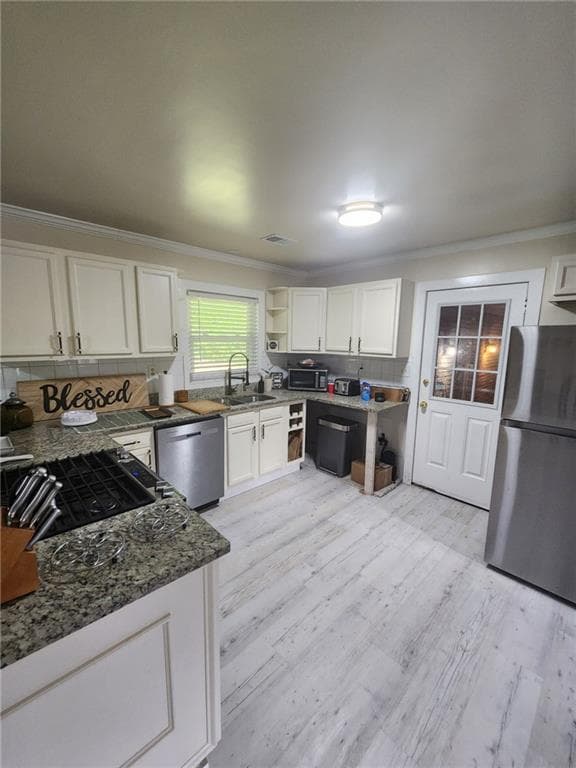 3 bedroom, 2 bathroom, 1,136 sq ft single family residence for sale at 2717 Hutch Drive, Decatur, GA 30034 — photo 9