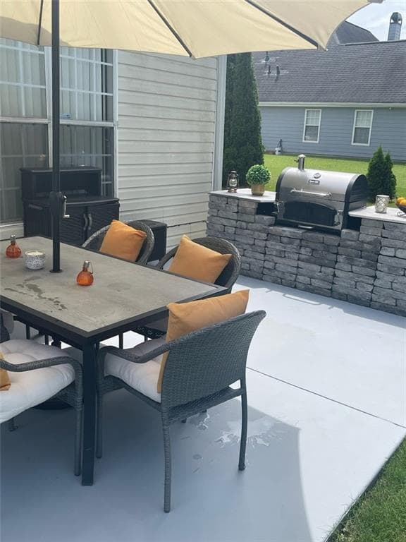 4 bedroom, 3 bathroom, 3,042 sq ft single family residence for sale at 713 White Dove Drive, Mcdonough, GA 30253
