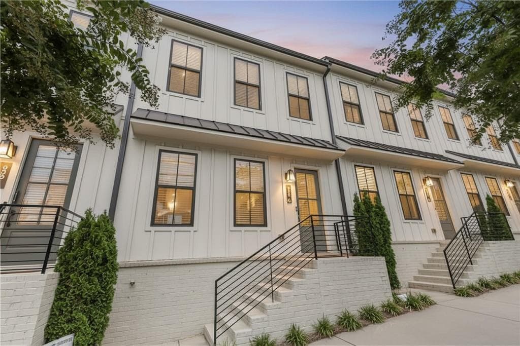 2 bedroom, 3 bathroom, 1,680 sq ft townhouse for sale at 988 Viney Way, Atlanta, GA 30318