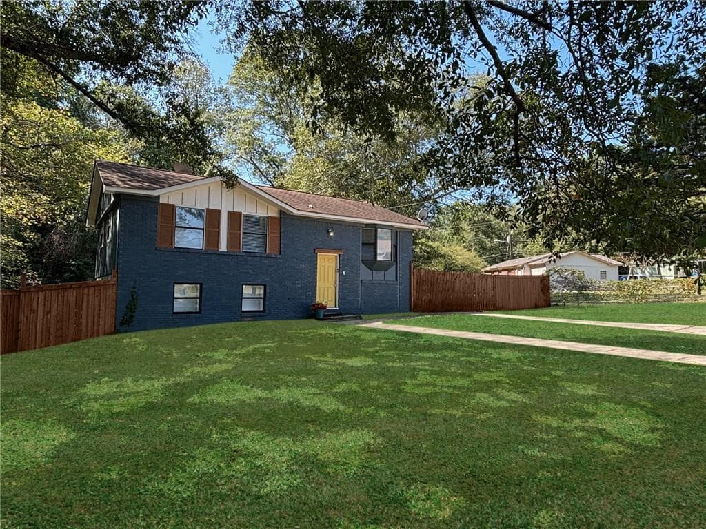 5 bedroom, 2 bathroom, 1,575 sq ft single family residence under contract at 226 STAYMAN Drive, Riverdale, GA 30274