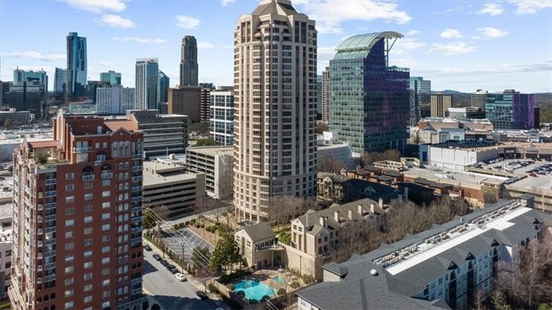 1 bedroom, 2 bathroom, 1,012 sq ft condominium for sale at 3475 Oak Valley Road 410, Atlanta, GA 30326 — photo 2