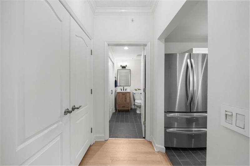 1 bedroom, 2 bathroom, 1,012 sq ft condominium for sale at 3475 Oak Valley Road 410, Atlanta, GA 30326 — photo 9