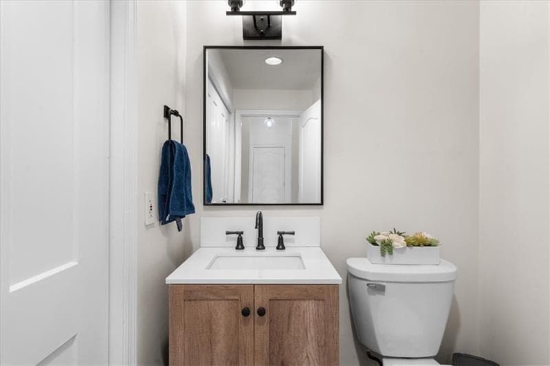 1 bedroom, 2 bathroom, 1,012 sq ft condominium for sale at 3475 Oak Valley Road 410, Atlanta, GA 30326 — photo 10