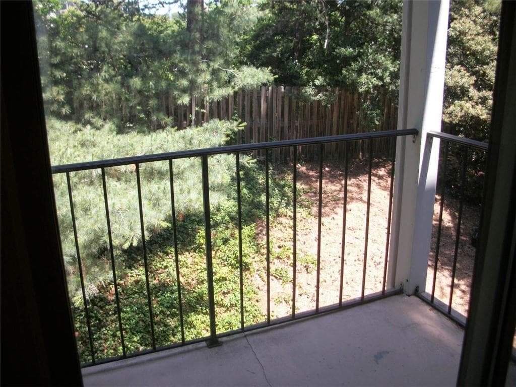 1 bedroom, 1 bathroom, 629 sq ft condominium for sale at 507 Granville Court, Sandy Springs, GA 30328 — photo 3