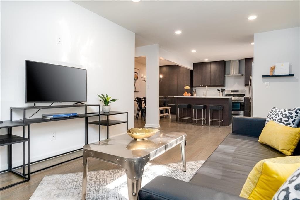 3 bedroom, 2 bathroom, 1,260 sq ft duplex for rent at 799 Verner Street b, Atlanta, GA 30318 for $2,995 a month — photo 3