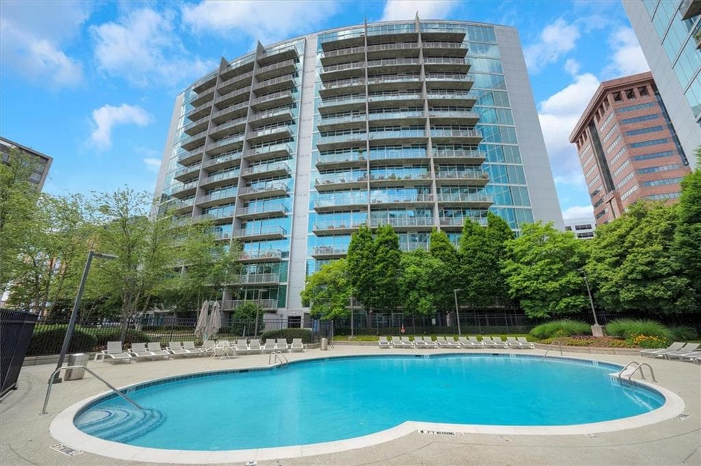 2 bedroom, 2 bathroom, 1,091 sq ft condominium for sale at 44 Peachtree Place 2024, Atlanta, GA 30309 — photo 2