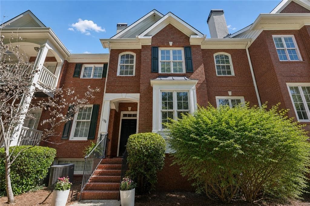 3 bedroom, 4 bathroom, 2,178 sq ft townhouse sold at 1194 Brookhaven Glen, Atlanta, GA 30319