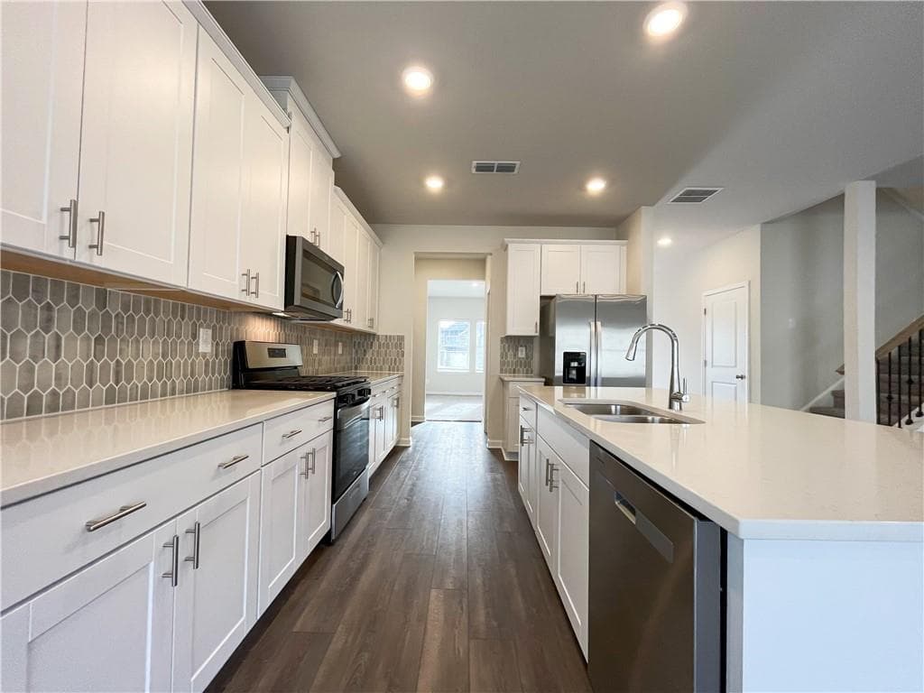 5 bedroom, 3 bathroom, 2,950 sq ft single family residence for rent at 6003 Hickory Crk Ct, Braselton, GA 30517 for $2,600 a month — photo 5