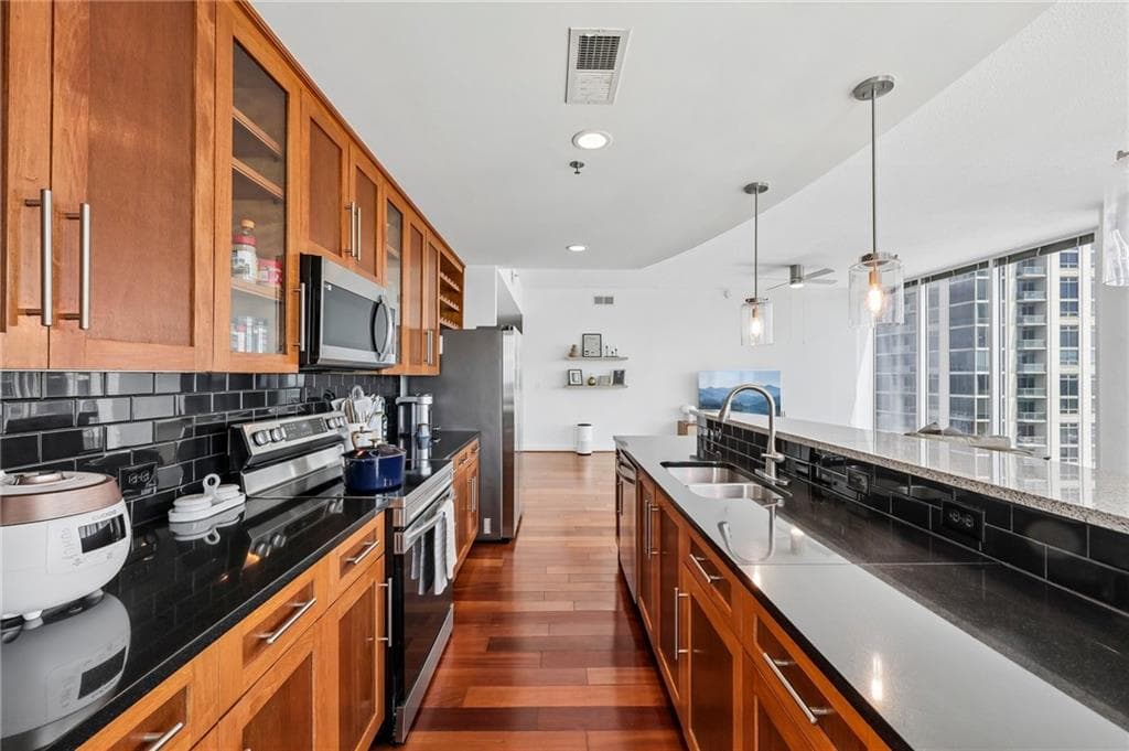 2 bedroom, 2 bathroom, 1,743 sq ft condominium for sale at 361 17th Street 1923, Atlanta, GA 30363 — photo 8