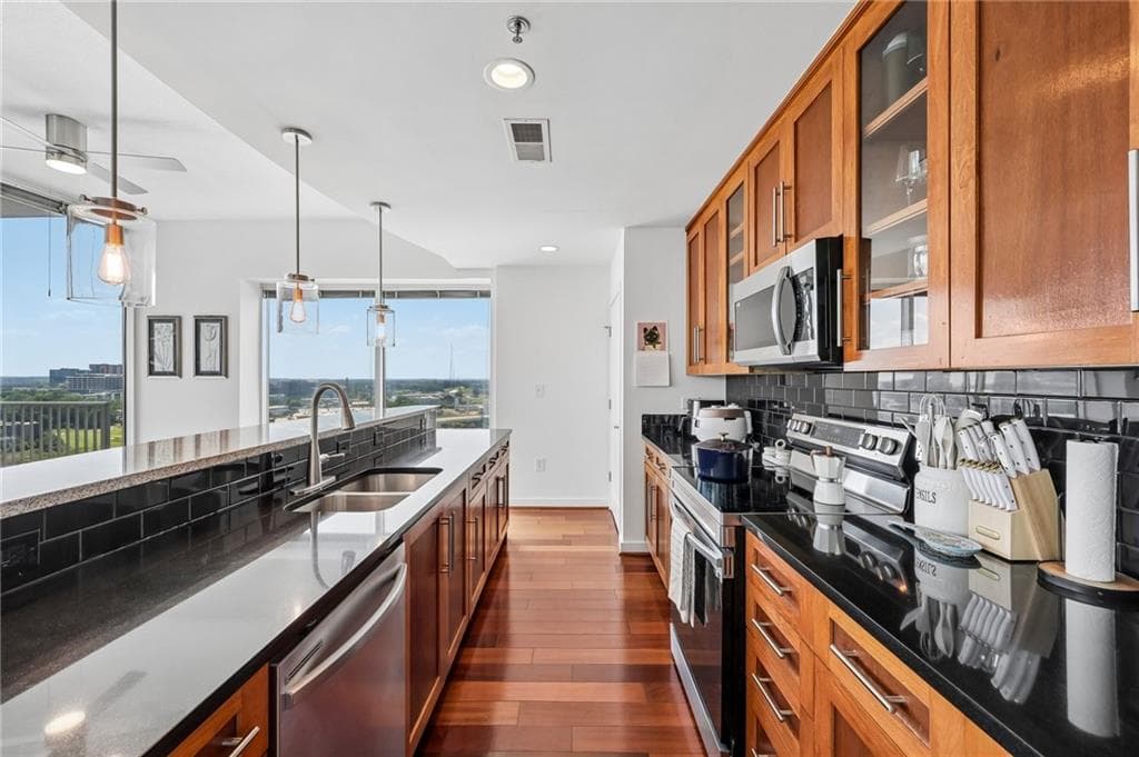 2 bedroom, 2 bathroom, 1,743 sq ft condominium for sale at 361 17th Street 1923, Atlanta, GA 30363 — photo 9